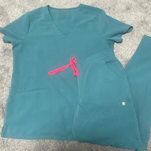 Figs scrub set in Hydrogreen